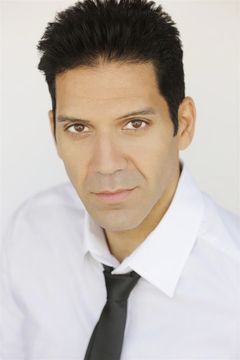 Andy Demetrio interpreta U.S.S. Enterprise Bridge Crew