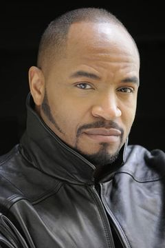Antwan Mills interpreta Winter Park Cop