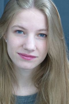 Lara Marie Müller interpreta Silke