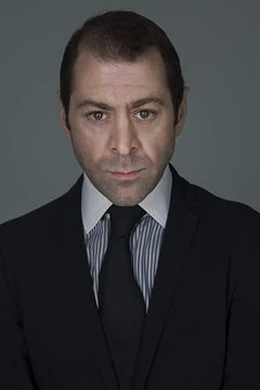 Erdem Akakçe interpreta Mümin Çilgin
