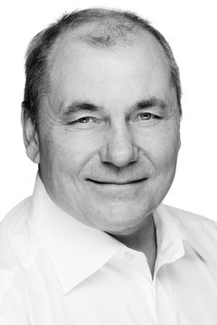 Bjørn Sundquist interpreta Chancellor
