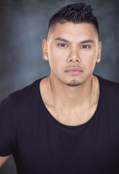 Herbert Morales interpreta Bishop Bench Player