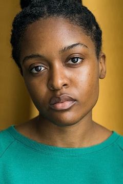 Ella Dacres interpreta Student Rep