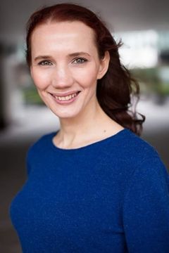 Maja Bloom interpreta Carrow