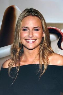 Tania Saulnier interpreta Kylie Strutemyer