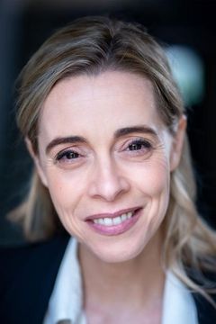 Carmen Haidacher interpreta German Mom