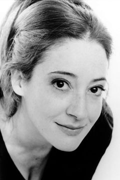 Clea Lewis interpreta Lily