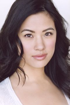 Irene Keng interpreta Donna