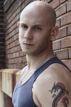 Dominic Ryan Gabriel interpreta MMA Fight Fan (uncredited)