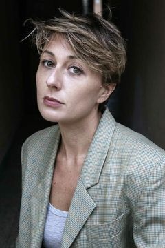 Carolina Leporatti interpreta Bibliotecaria