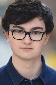 Jared Gilman interpreta Sam Shakusky