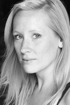 Martha Howe-Douglas interpreta Becky