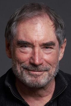Timothy Dalton interpreta Damien Drake
