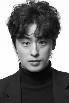 Koo Kyo-hwan interpreta Captain Seo