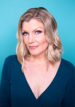 Erin Matthews interpreta Frankie Mash