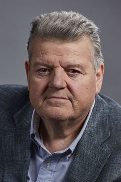 Robbie Coltrane interpreta Doctor