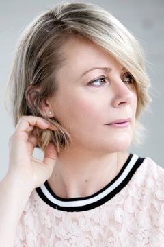 Anie Pascale interpreta Tricia