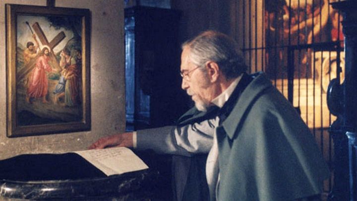 Una scena tratta dal film La notte di Pasquino