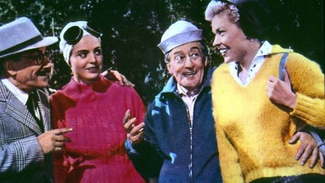 Una scena tratta dal film Totò, Peppino e le fanatiche