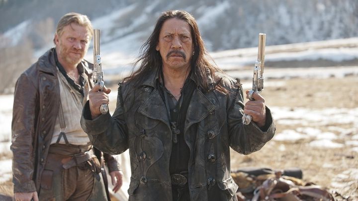 Una scena tratta dal film Dead in Tombstone