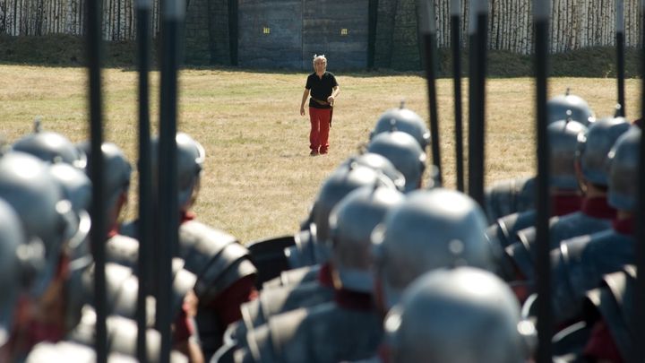 Una scena tratta dal film Asterix & Obelix al servizio di sua Maestà