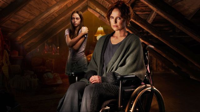 Una scena tratta dal film Girl in the Attic