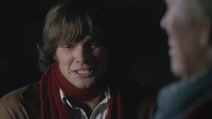 Una scena tratta dal film Christmas Cottage