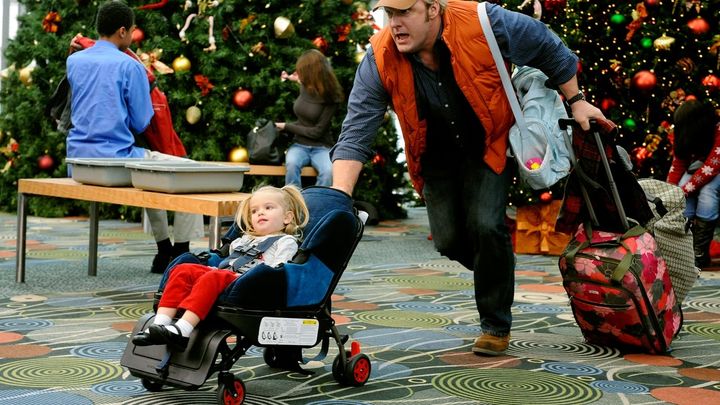 Una scena tratta dal film Good Luck Charlie, It's Christmas!