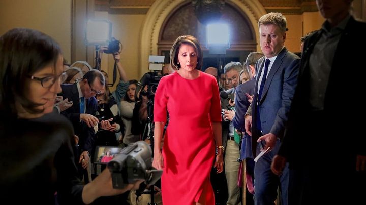 Una scena tratta dal film Pelosi in the House