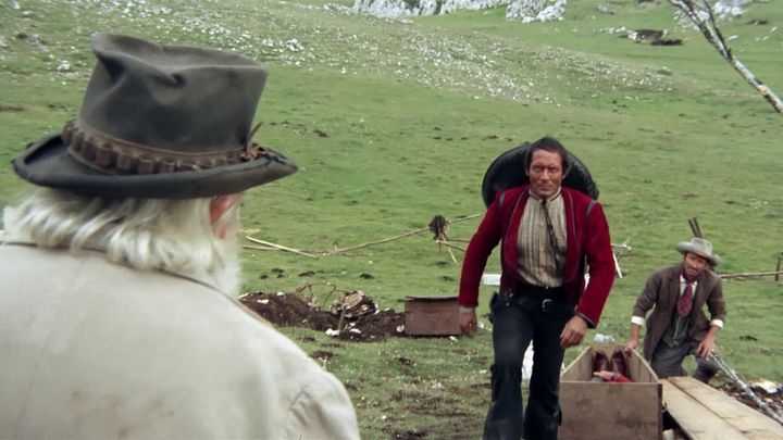 Una scena tratta dal film Il pistolero dell'Ave Maria