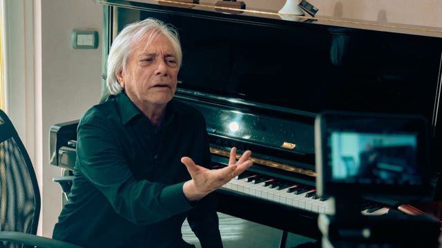 Una scena tratta dal film Il Re di Napoli - Storia e leggenda di Mario Merola