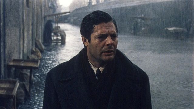 Una scena tratta dal film Cronaca familiare