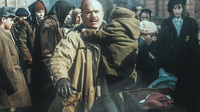 Una scena tratta dal film Perlasca - Un eroe italiano