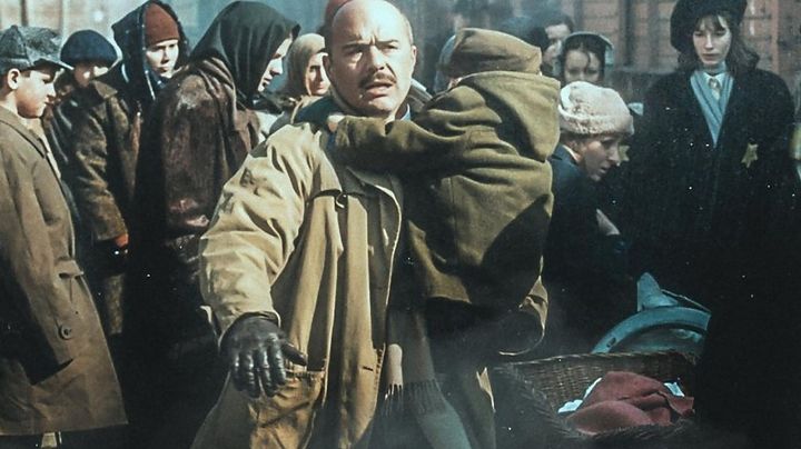 Una scena tratta dal film Perlasca - Un eroe italiano