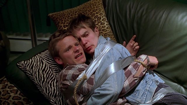 Una scena tratta dal film Safe Men