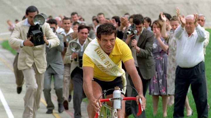 Una scena tratta dal film Gino Bartali - L'intramontabile
