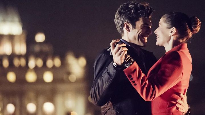 Una scena tratta dal film Poli opposti