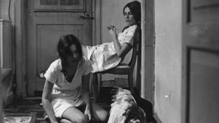 Una scena tratta dal film Uccise la famiglia e andò al cinema