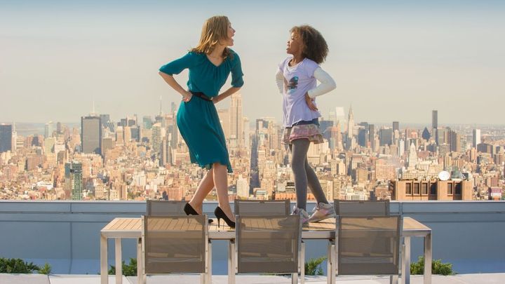 Una scena tratta dal film Annie - La felicità è contagiosa