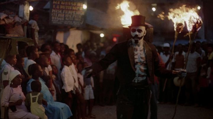 Una scena tratta dal film Il Serpente E L'Arcobaleno