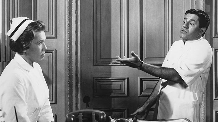 Una scena tratta dal film Pazzi, pupe e pillole