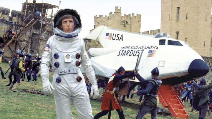 Un astronauta alla tavola rotonda, cast e trama film Super Guida TV