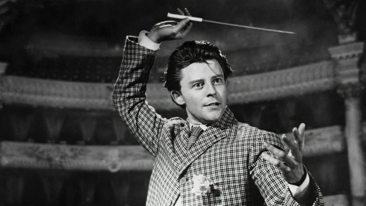 Una scena tratta dal film Le belle della notte