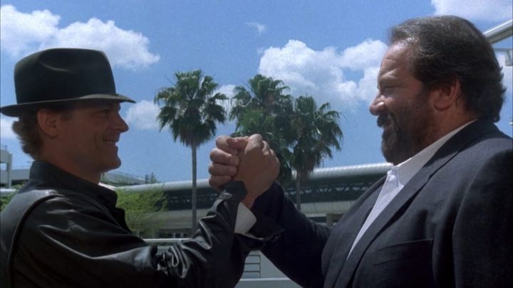 Una scena tratta dal film Miami Supercops