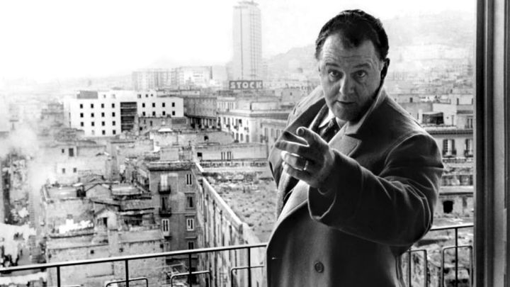 Una scena tratta dal film Le mani sulla città