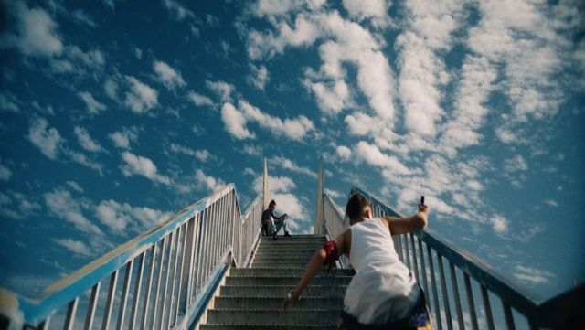 Una scena tratta dal film Una sterminata domenica