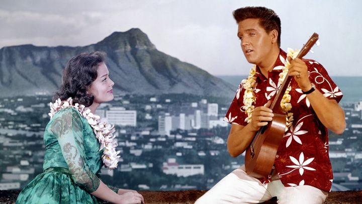 Una scena tratta dal film Blue Hawaii