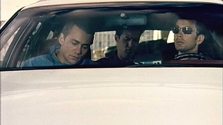 Una scena tratta dal film Sei solo, agente Vincent