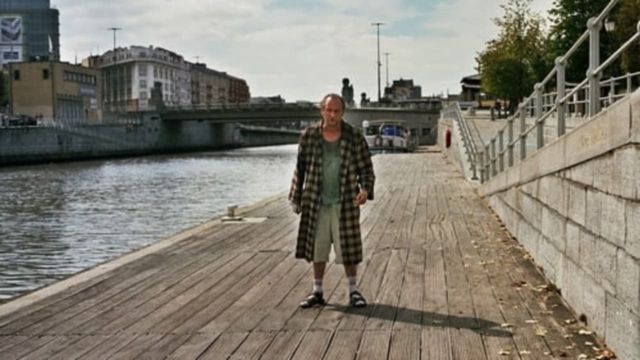 Una scena tratta dal film Dio esiste e vive a Bruxelles