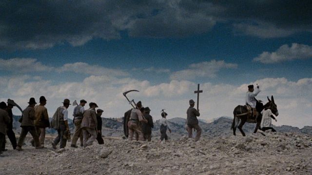 Una scena tratta dal film Cristo si è fermato a Eboli